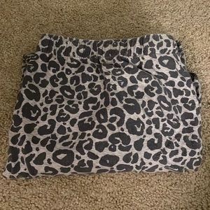 Old Navy Joggers 2XL Gray Cheetah LIKE NEW